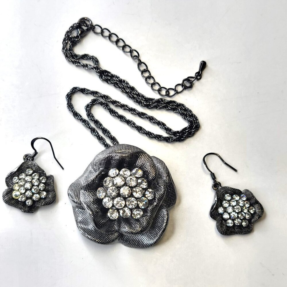 Silver Tone Rhinestone Flower Choker Necklace And Flower Hook Earrings